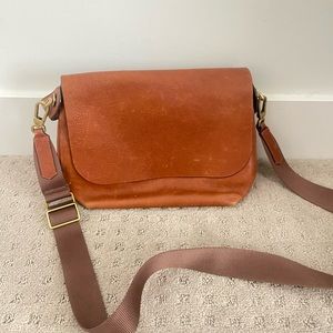 Fossil maya brown leather crossbody